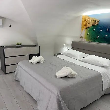 Stazzone House Апартаменты